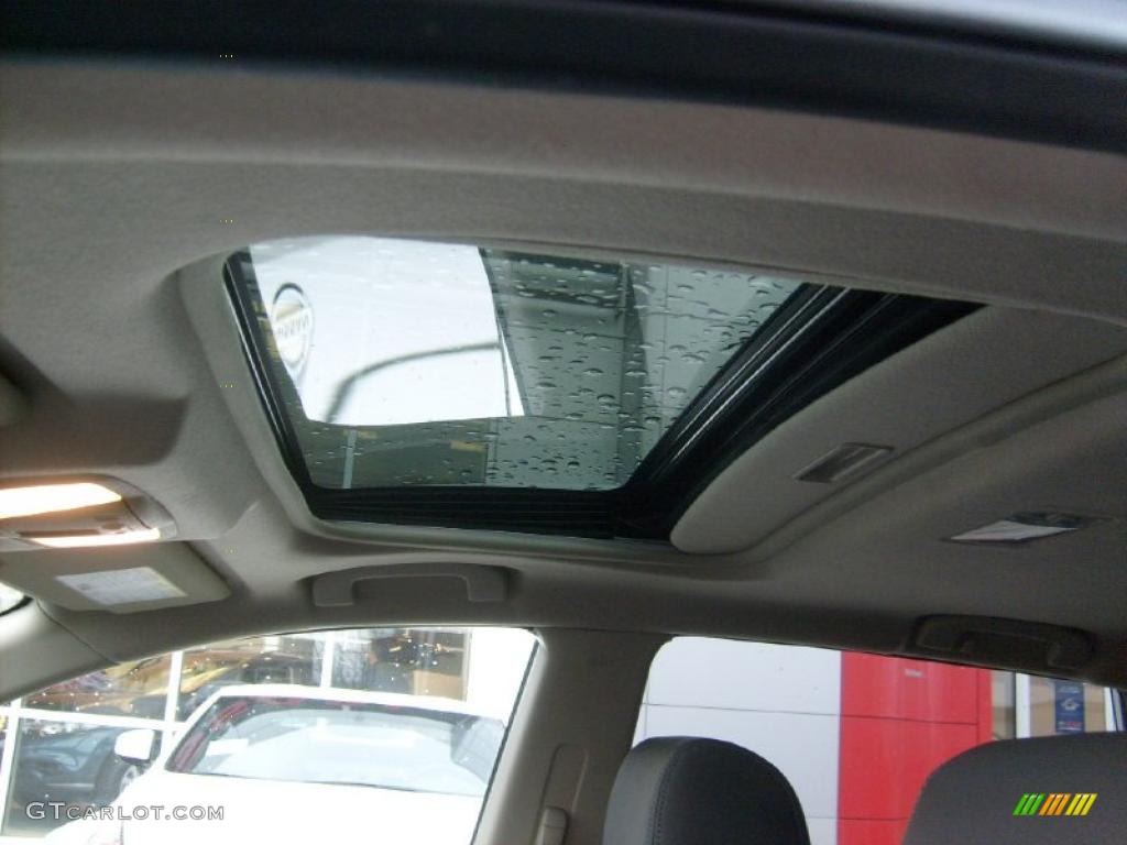 2011 Rogue SV AWD - Silver Ice Metallic / Gray photo #4