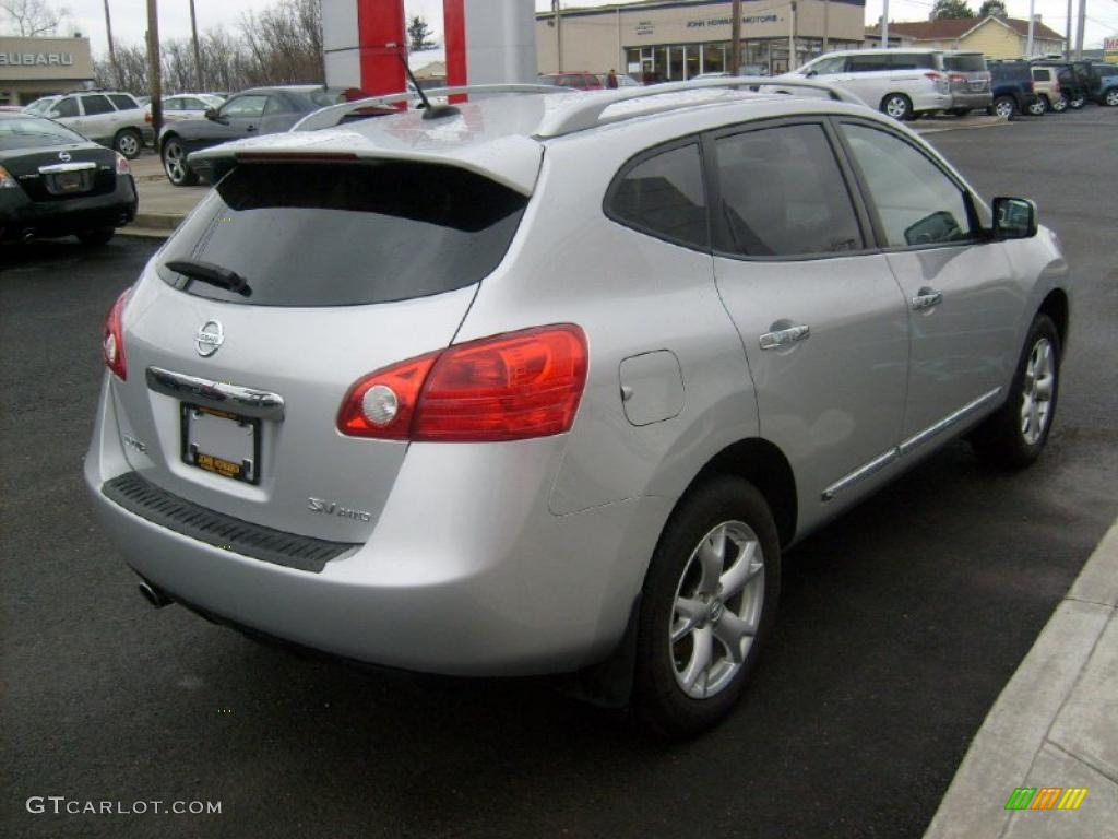 2011 Rogue SV AWD - Silver Ice Metallic / Gray photo #10