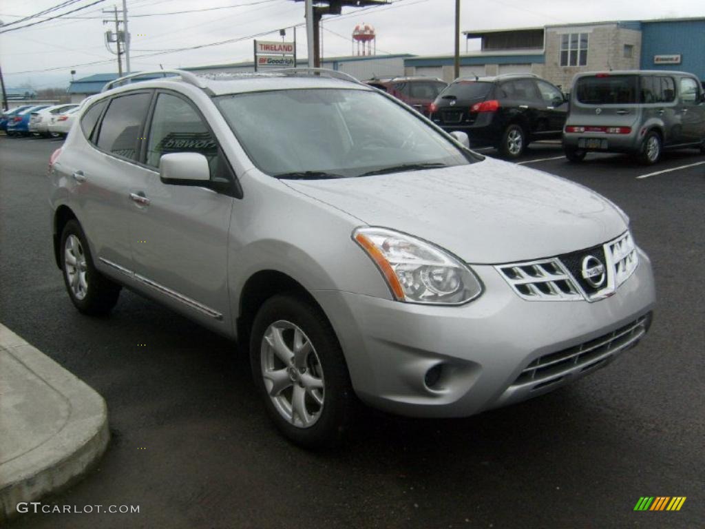 2011 Rogue SV AWD - Silver Ice Metallic / Gray photo #11