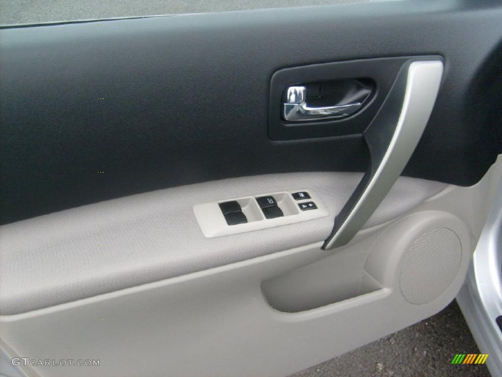 2011 Rogue SV AWD - Silver Ice Metallic / Gray photo #15