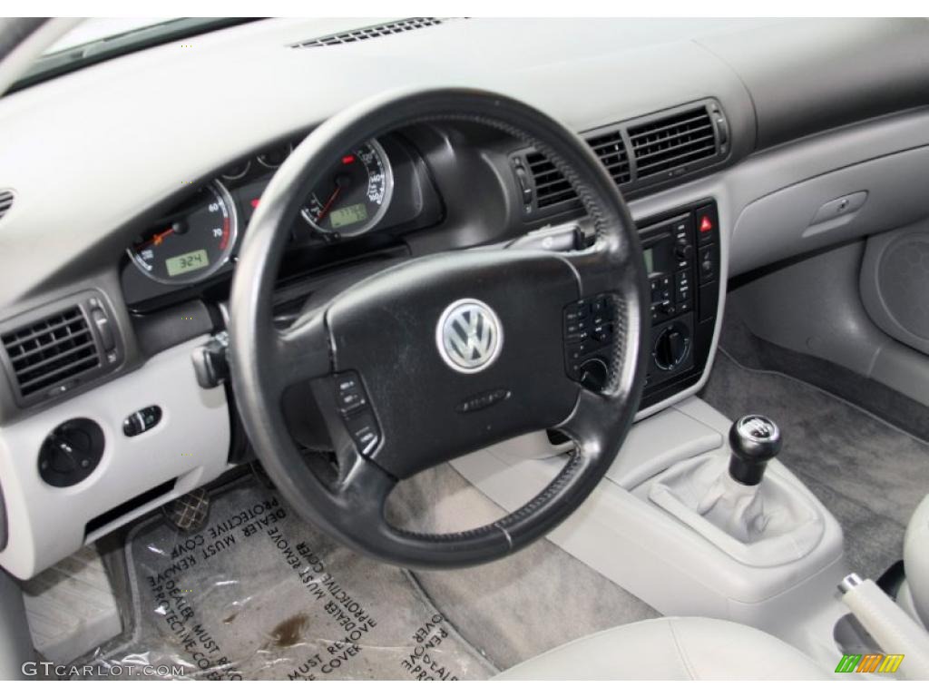 Grey Interior 2003 Volkswagen Passat GLS Wagon Photo #46781682