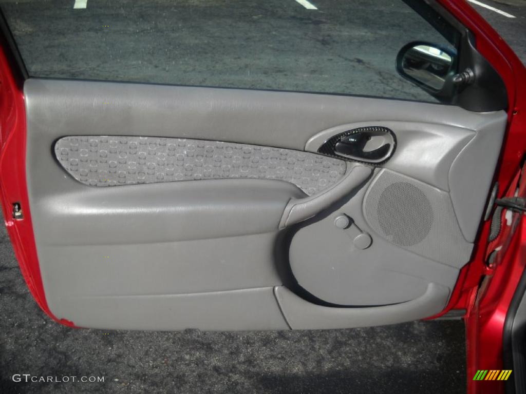 2003 Ford Focus ZX3 Coupe Dark Charcoal Door Panel Photo #46785177