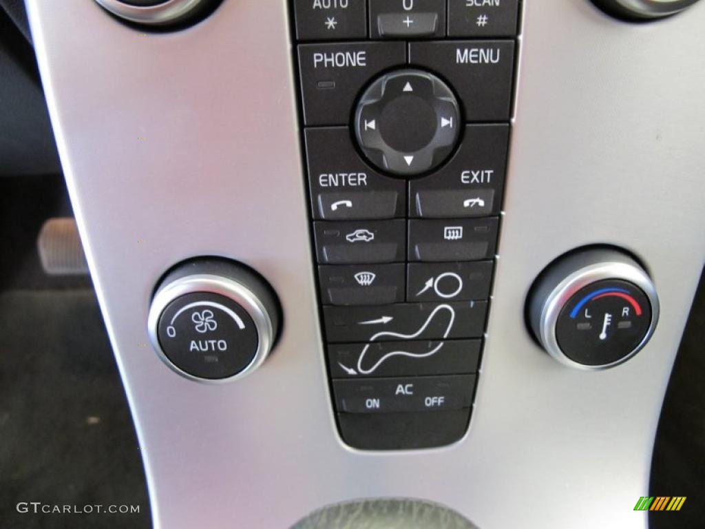 2010 Volvo S40 2.4i Controls Photo #46785324