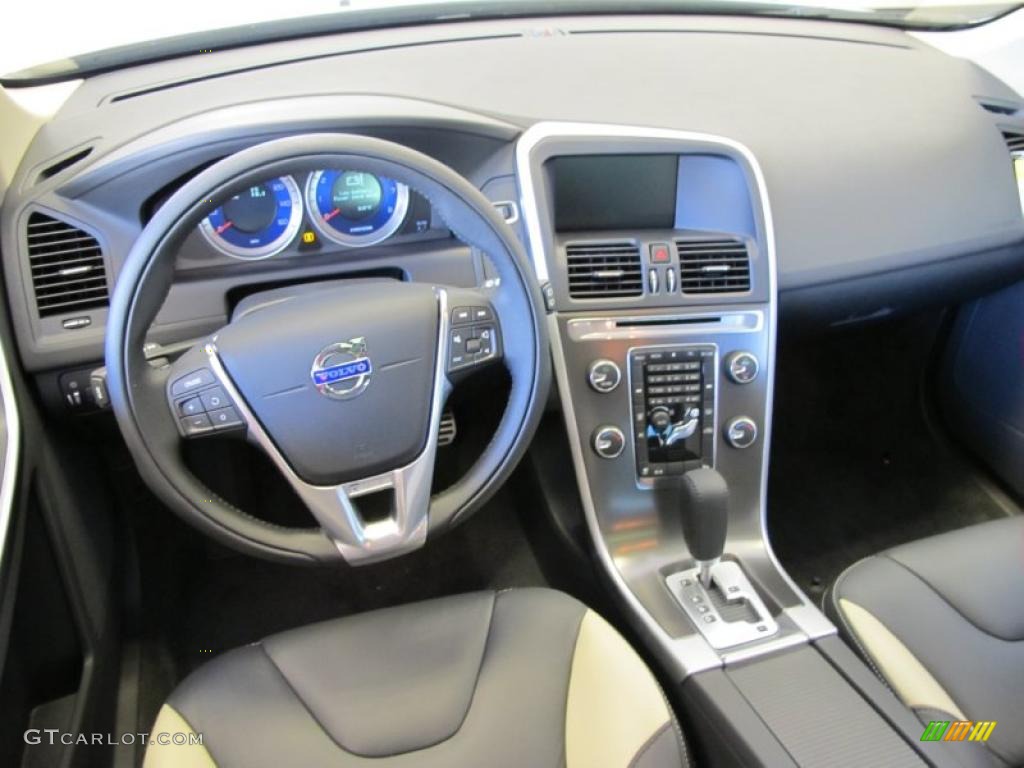 2011 Volvo XC60 3.2 R-Design Dashboard Photos