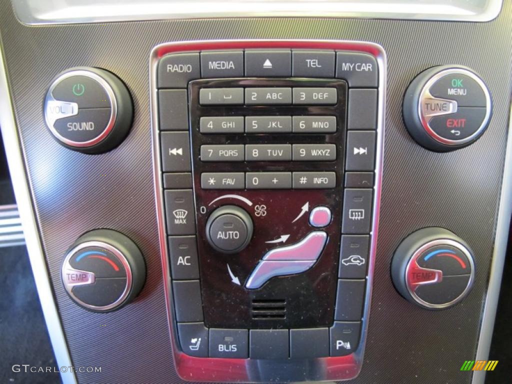 2011 Volvo XC60 3.2 R-Design Controls Photo #46785555