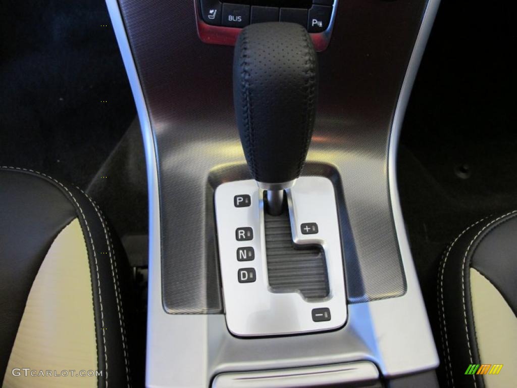 2011 Volvo XC60 3.2 R-Design Transmission Photos