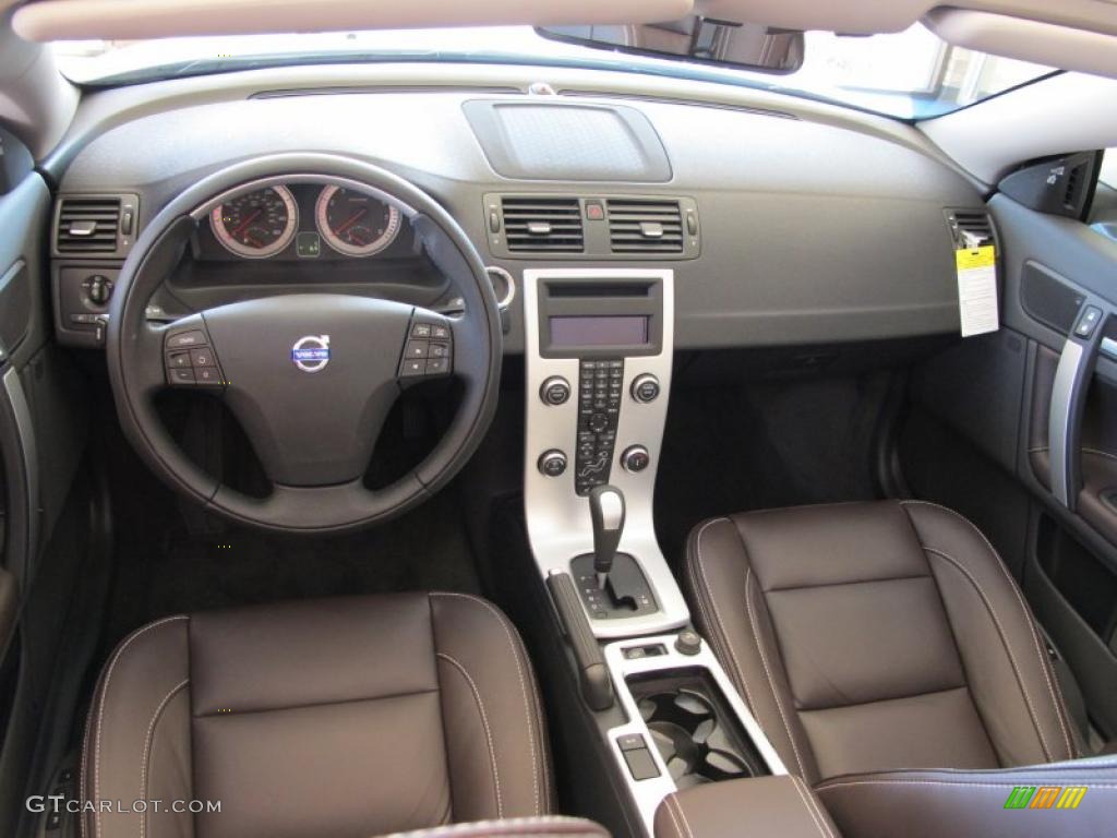2011 Volvo C70 T5 Soverign Hide Cacao Brown Leather/Off Black Dashboard Photo #46785735