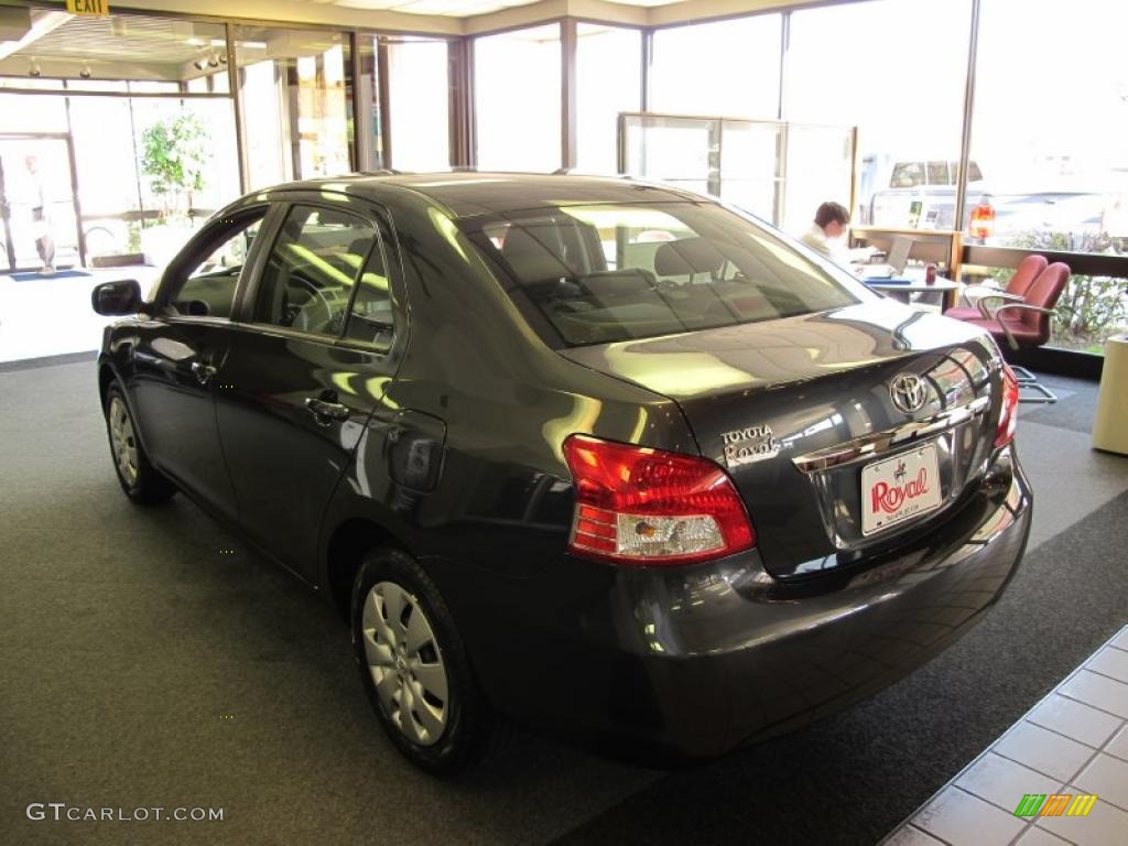 2009 Yaris S Sedan - Flint Mica / Dark Charcoal photo #2