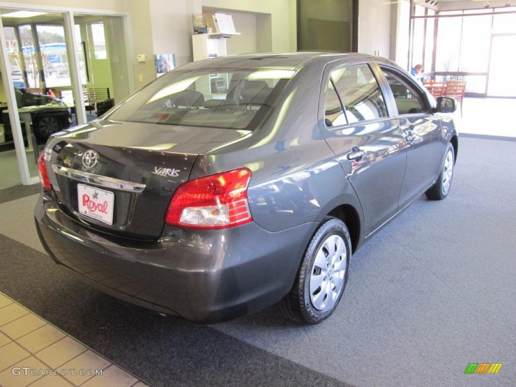 2009 Yaris S Sedan - Flint Mica / Dark Charcoal photo #4