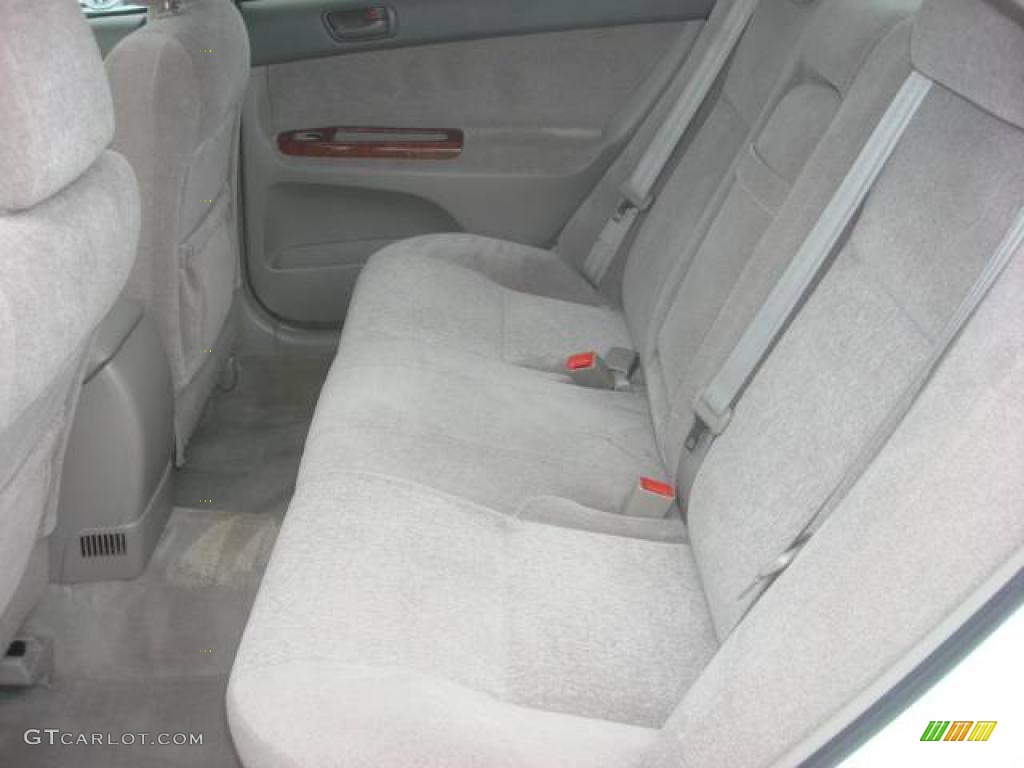 2004 Camry LE - Super White / Taupe photo #12