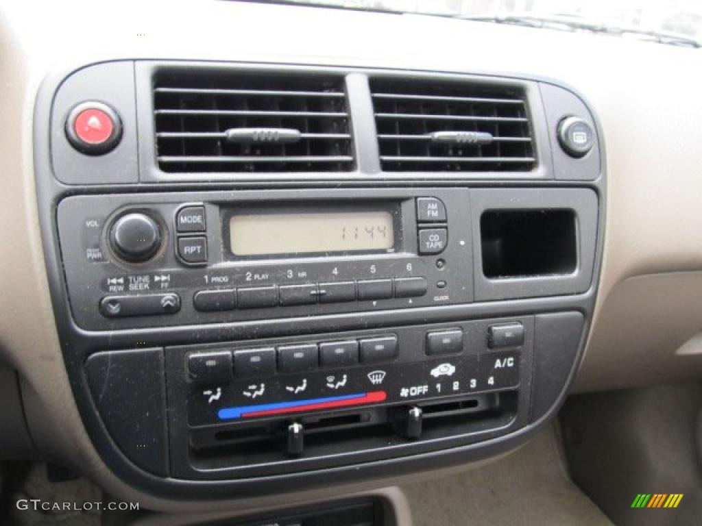 1996 Honda Civic DX Sedan Controls Photo #46791369