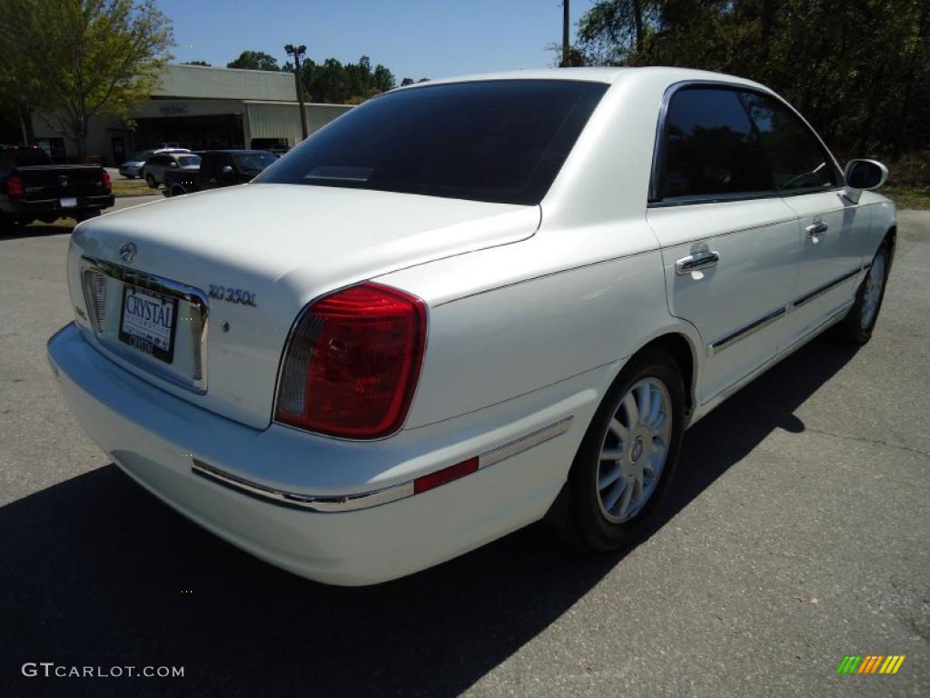 2005 XG350 L - Powder White Pearl / Beige photo #12