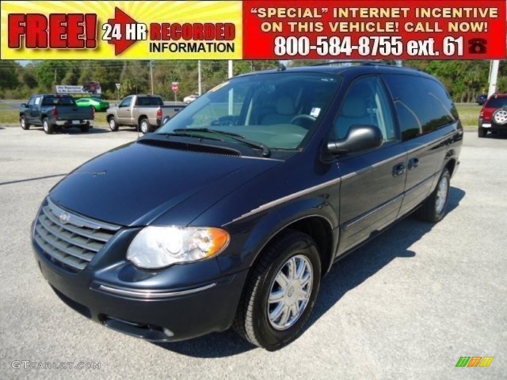 2007 Town & Country Limited - Modern Blue Pearl / Dark Khaki/Light Graystone photo #1