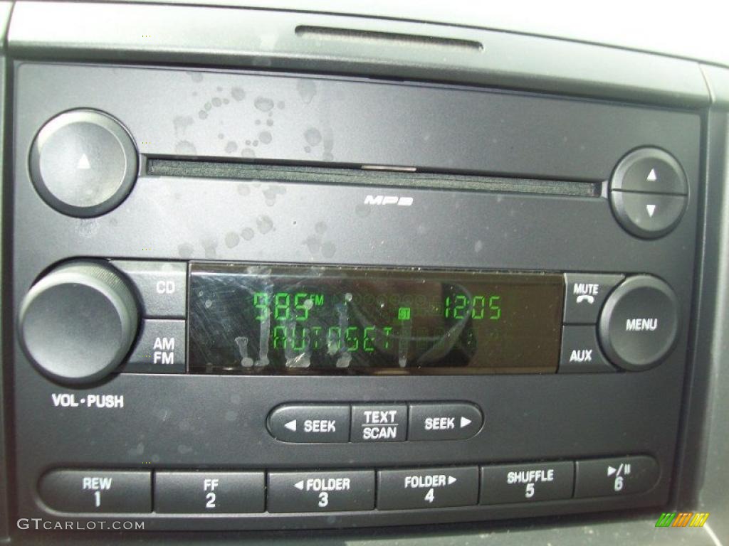 2006 Ford Explorer XLS 4x4 Controls Photo #46793304