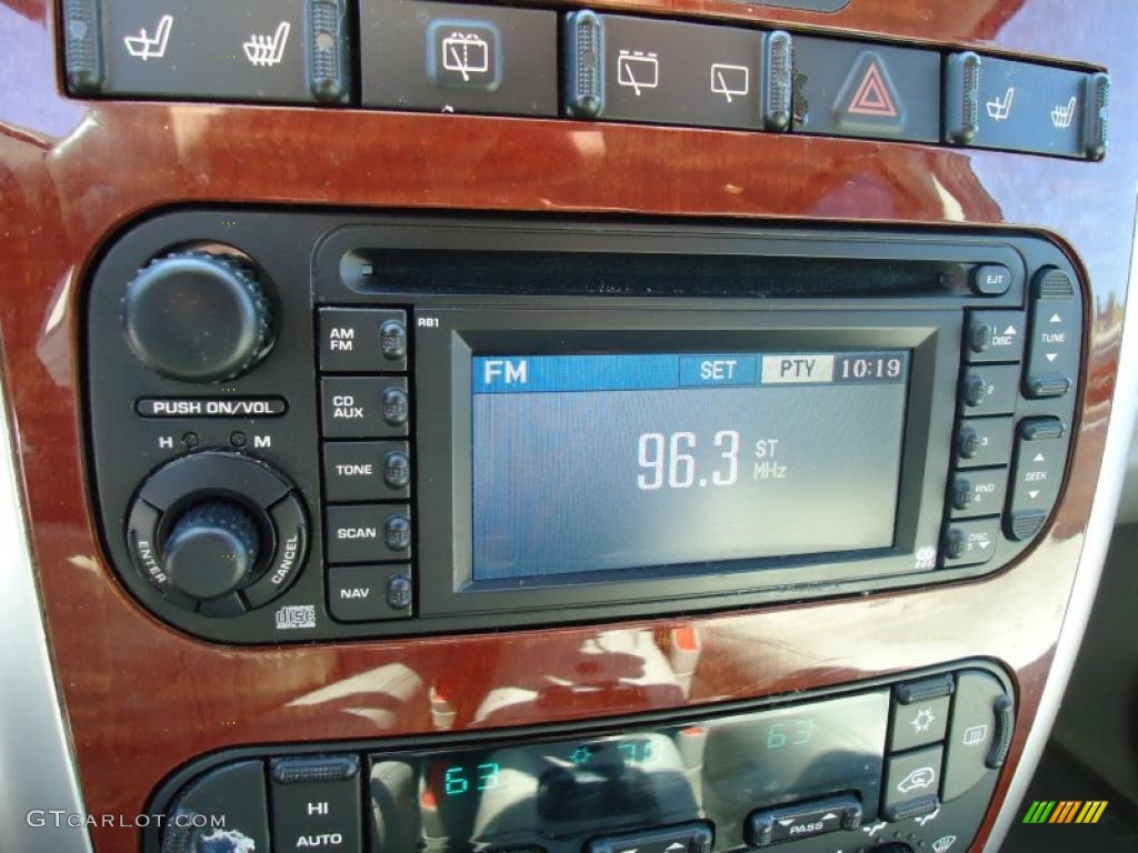 2007 Chrysler Town & Country Limited Controls Photo #46793526