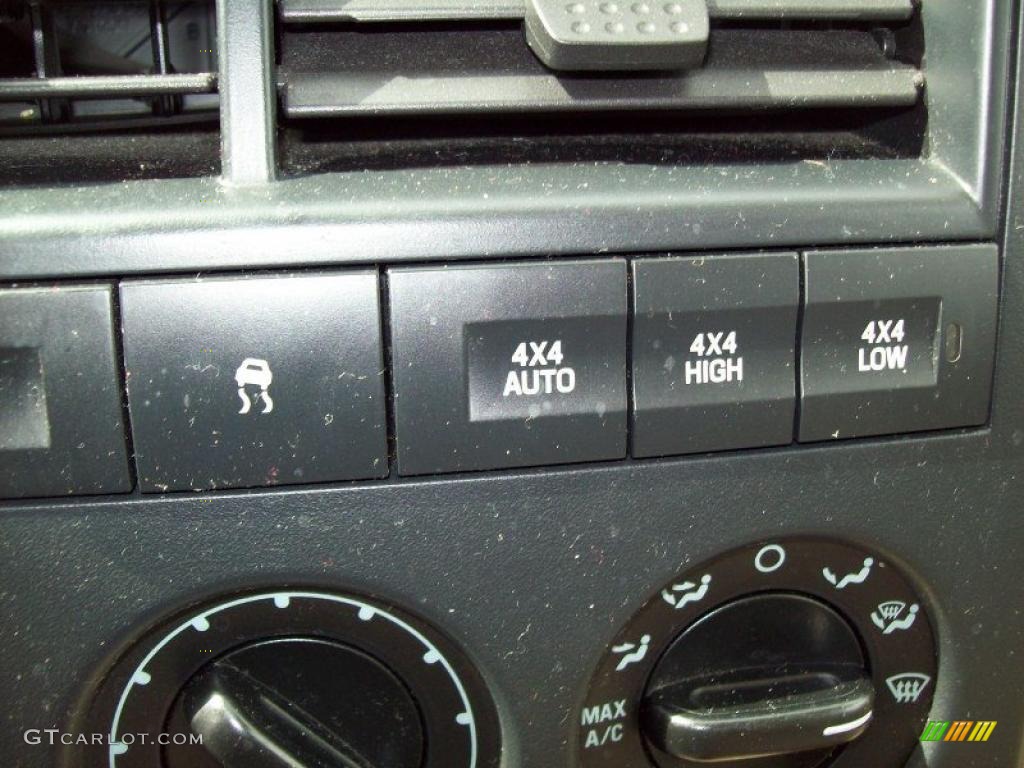 2006 Ford Explorer XLS 4x4 Controls Photo #46793553