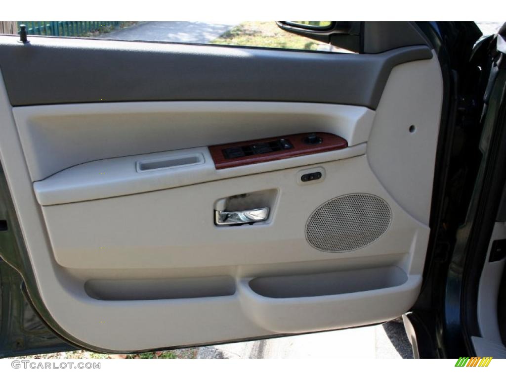 2005 Grand Cherokee Limited 4x4 - Deep Beryl Green Pearl / Dark Khaki/Light Graystone photo #29