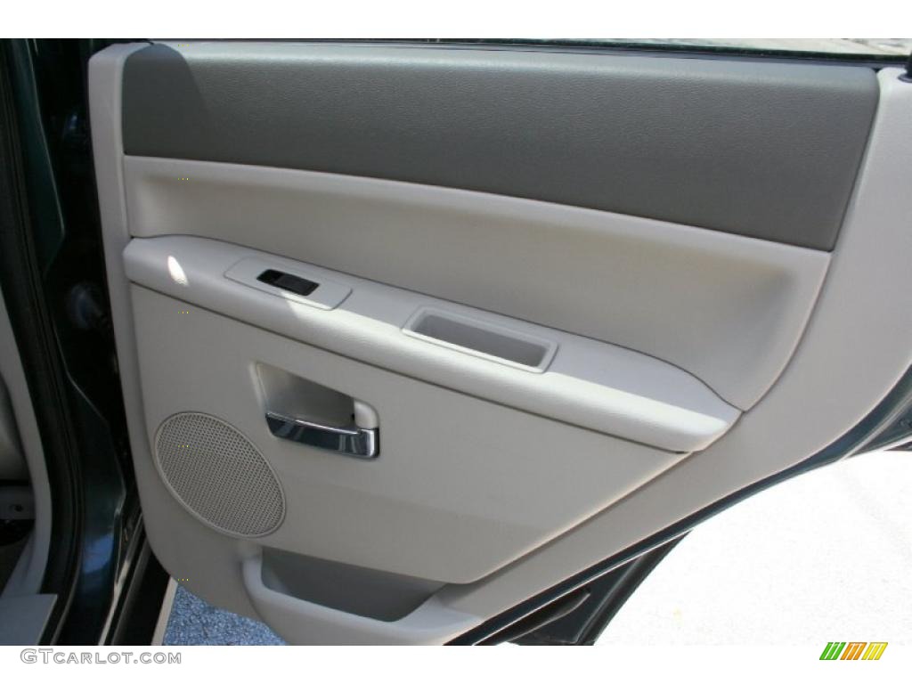2005 Grand Cherokee Limited 4x4 - Deep Beryl Green Pearl / Dark Khaki/Light Graystone photo #32
