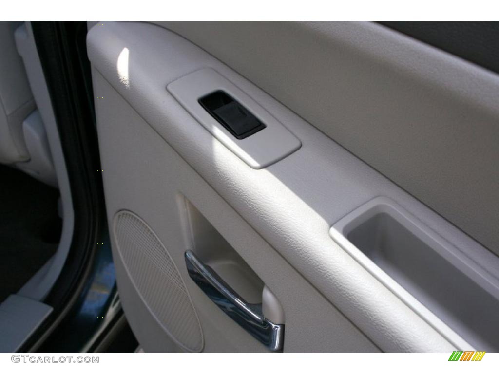 2005 Grand Cherokee Limited 4x4 - Deep Beryl Green Pearl / Dark Khaki/Light Graystone photo #35