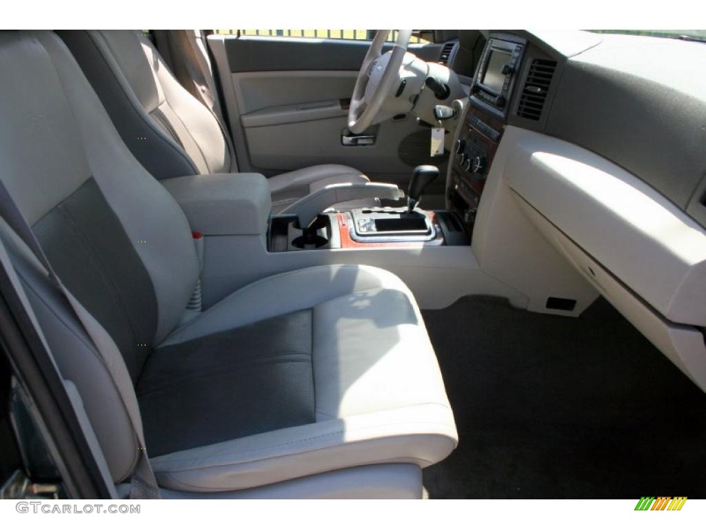 2005 Grand Cherokee Limited 4x4 - Deep Beryl Green Pearl / Dark Khaki/Light Graystone photo #43