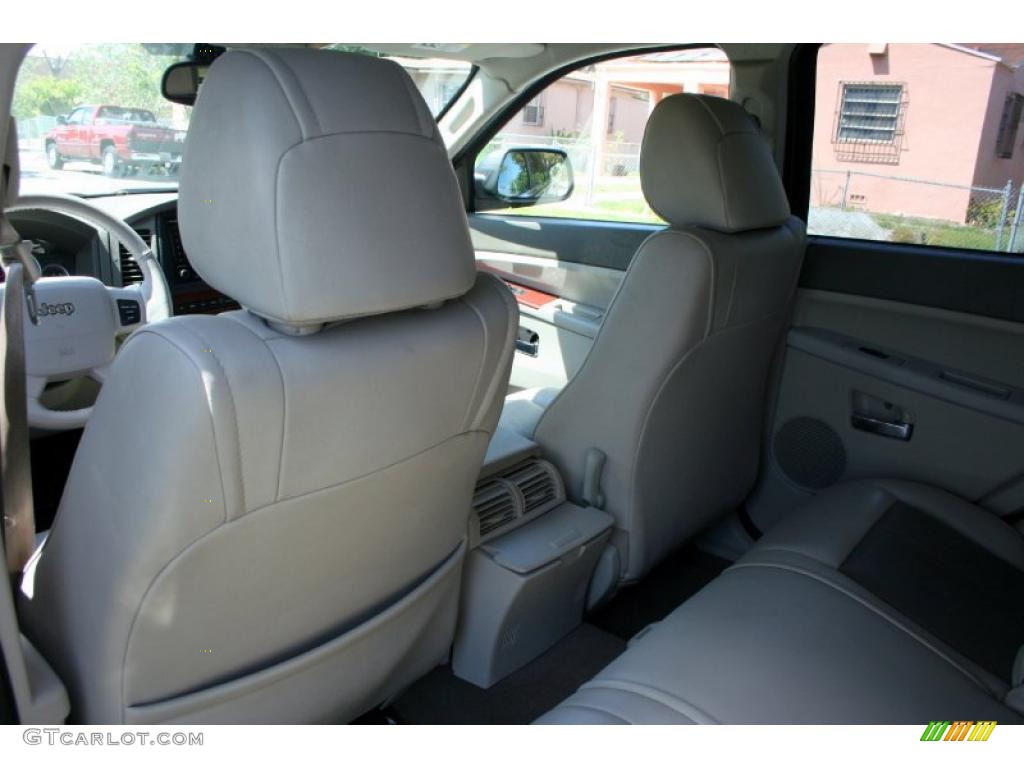 2005 Grand Cherokee Limited 4x4 - Deep Beryl Green Pearl / Dark Khaki/Light Graystone photo #44