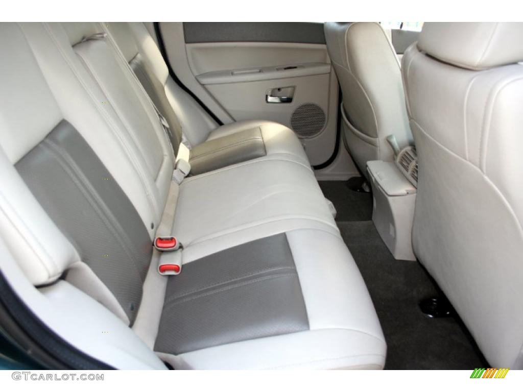 2005 Grand Cherokee Limited 4x4 - Deep Beryl Green Pearl / Dark Khaki/Light Graystone photo #47