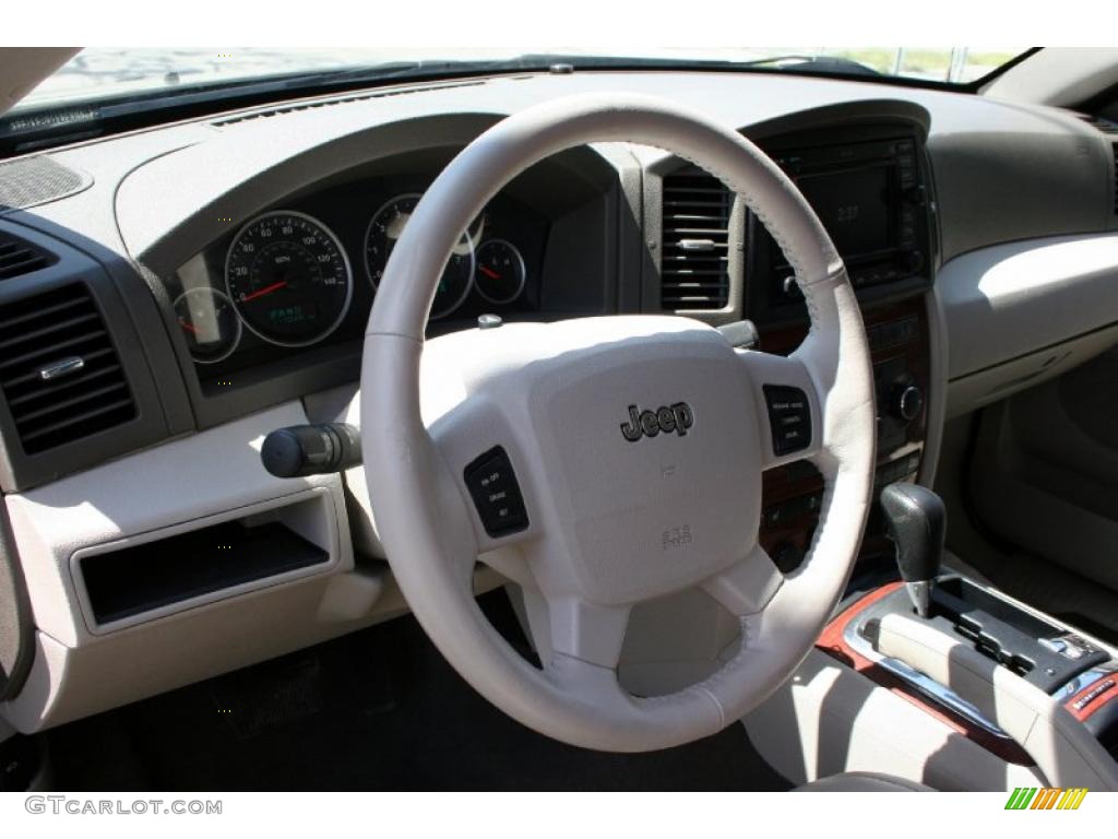 2005 Grand Cherokee Limited 4x4 - Deep Beryl Green Pearl / Dark Khaki/Light Graystone photo #56