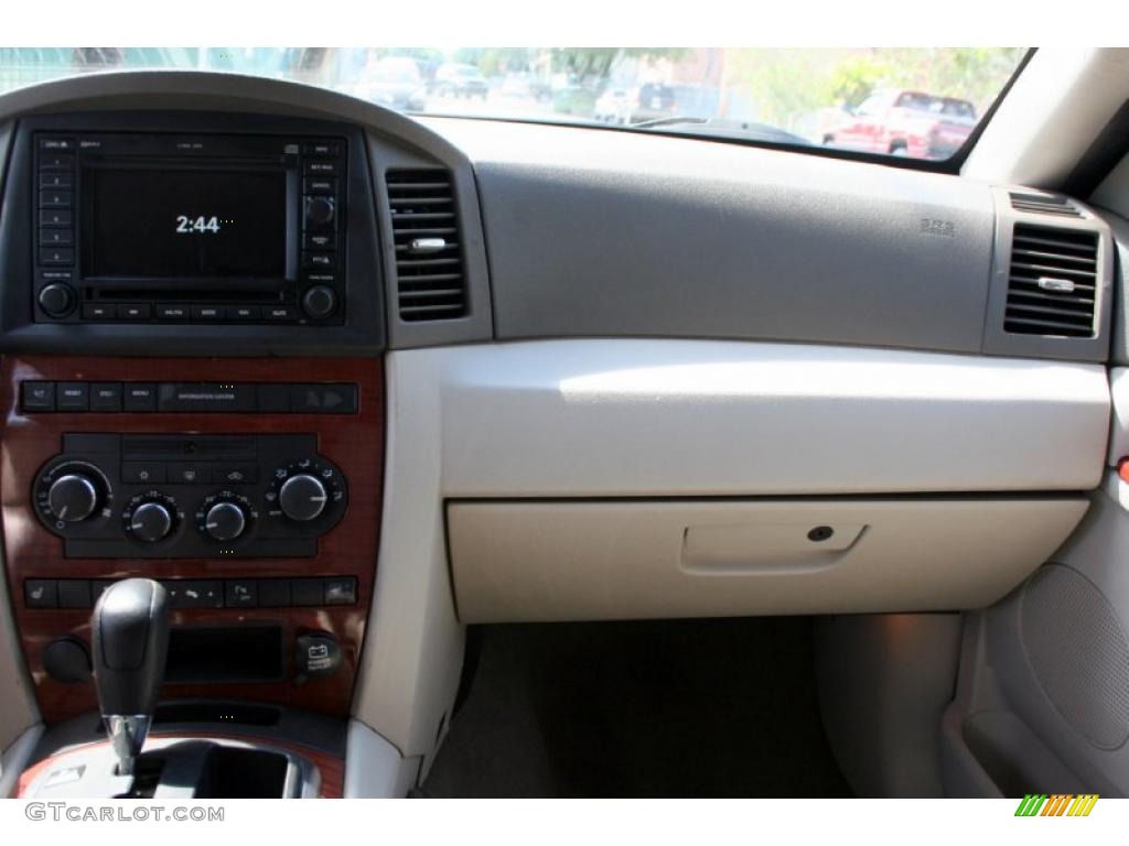 2005 Grand Cherokee Limited 4x4 - Deep Beryl Green Pearl / Dark Khaki/Light Graystone photo #70