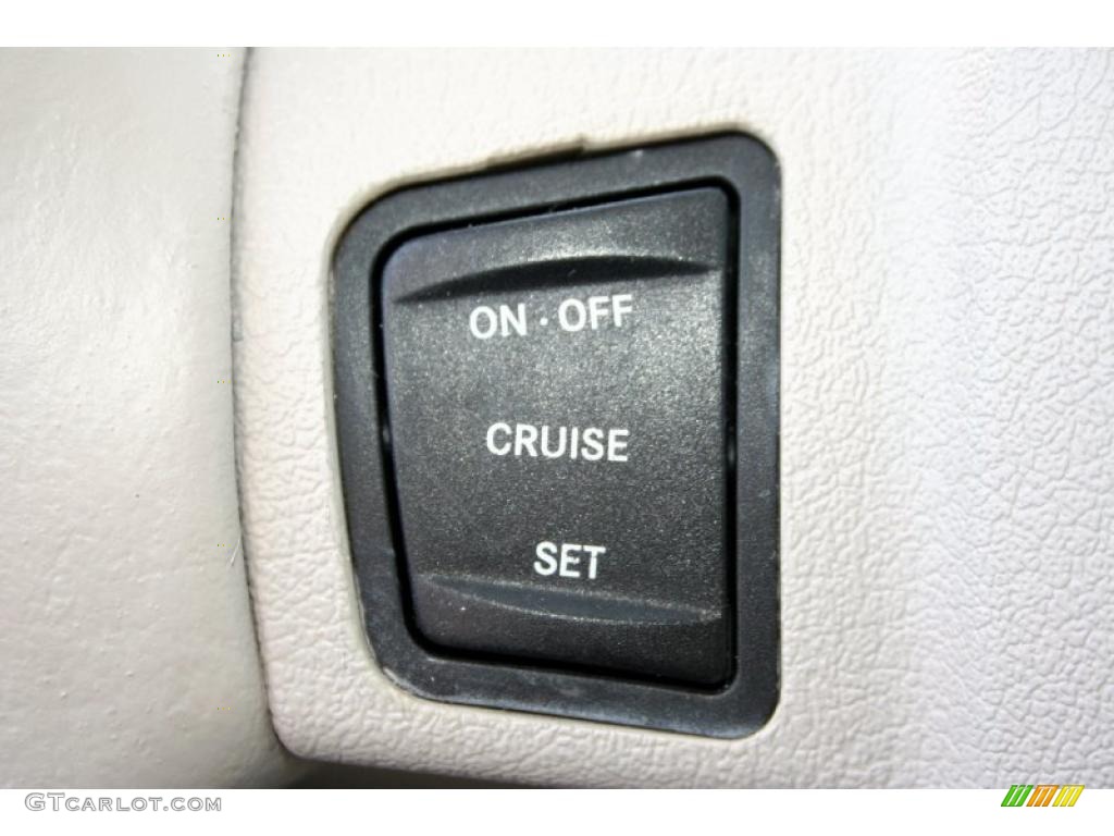 2005 Grand Cherokee Limited 4x4 - Deep Beryl Green Pearl / Dark Khaki/Light Graystone photo #79