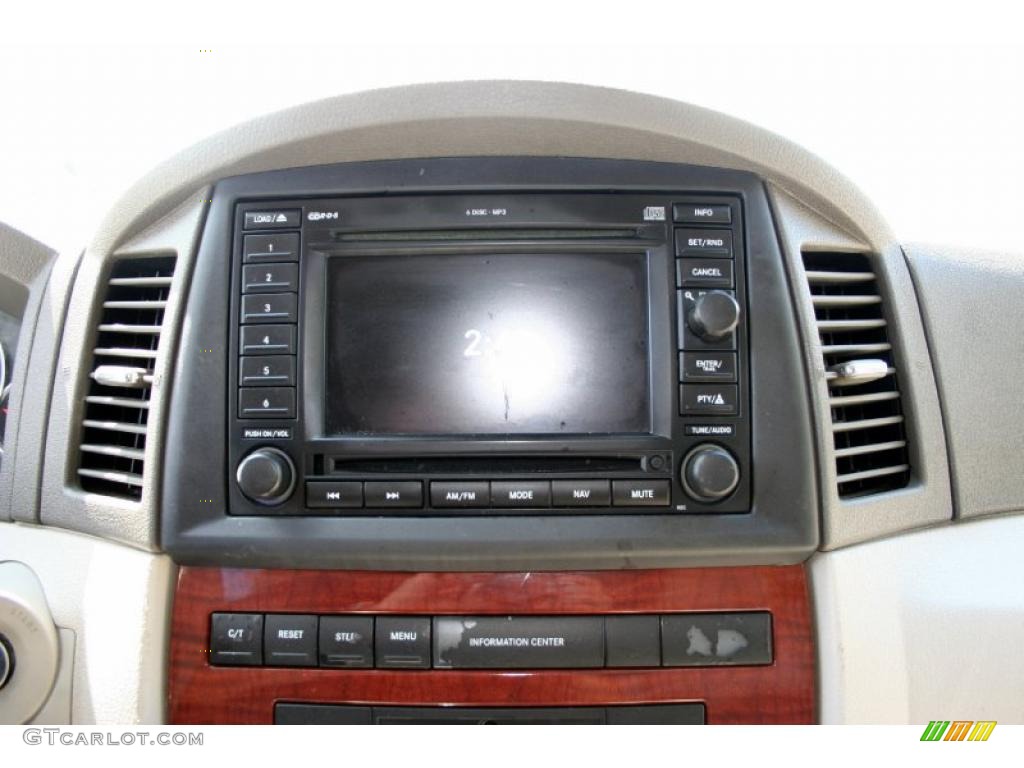 2005 Grand Cherokee Limited 4x4 - Deep Beryl Green Pearl / Dark Khaki/Light Graystone photo #85