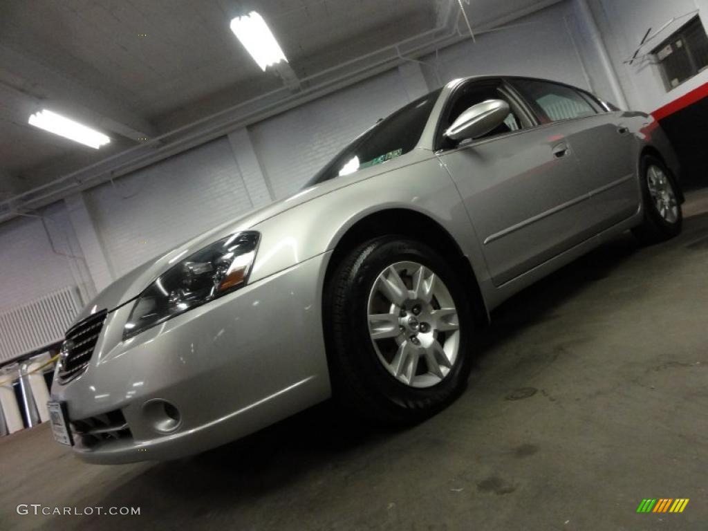 Sheer Silver Metallic Nissan Altima