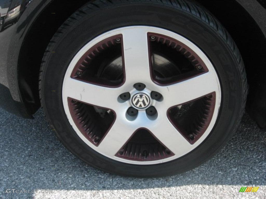 2005 Volkswagen New Beetle GLS Coupe Wheel Photo #46798263