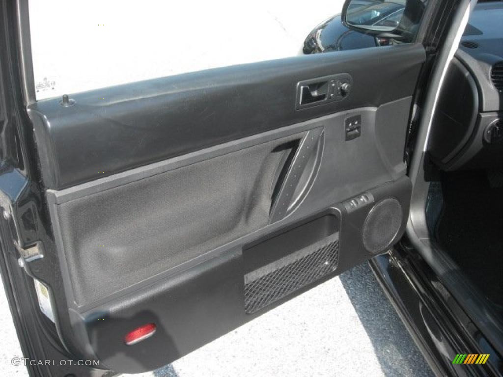 2005 Volkswagen New Beetle GLS Coupe Black/Red Door Panel Photo #46798344