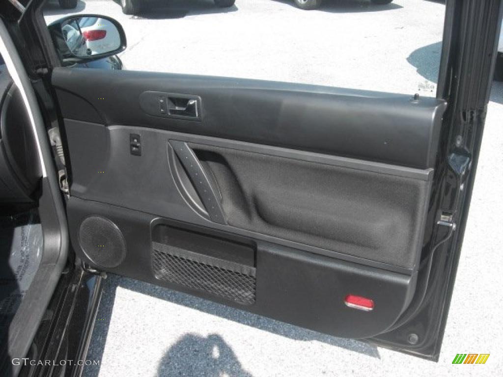2005 Volkswagen New Beetle GLS Coupe Black/Red Door Panel Photo #46798359