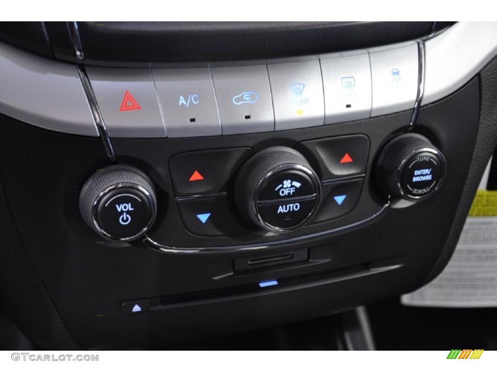 2011 Dodge Journey Crew Controls Photo #46799850
