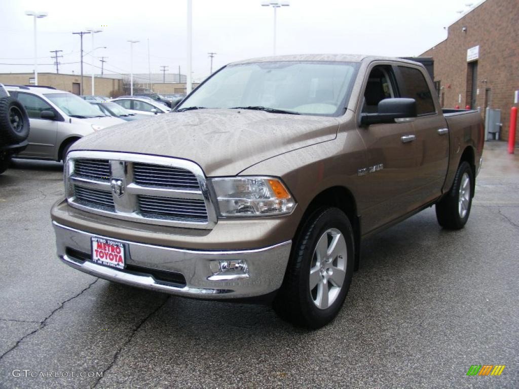 2009 Ram 1500 Big Horn Edition Crew Cab 4x4 - Austin Tan Pearl / Light Pebble Beige/Bark Brown photo #7