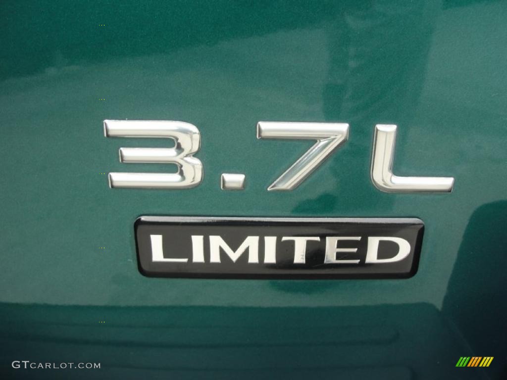 2004 Jeep Liberty Limited Marks and Logos Photos