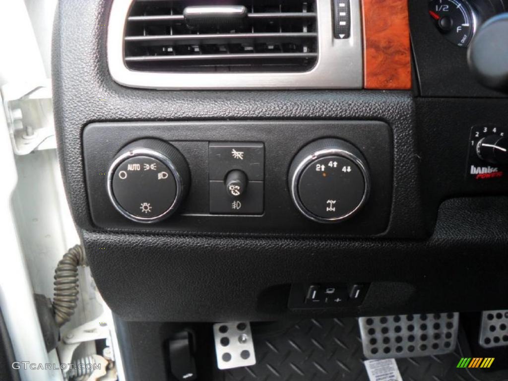 2007 Chevrolet Silverado 3500HD LTZ Crew Cab 4x4 Dually Controls Photo #46814028