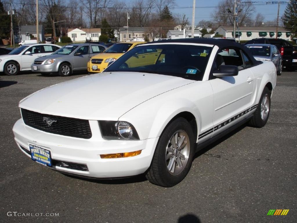 2008 Mustang V6 Deluxe Convertible - Performance White / Light Graphite photo #1