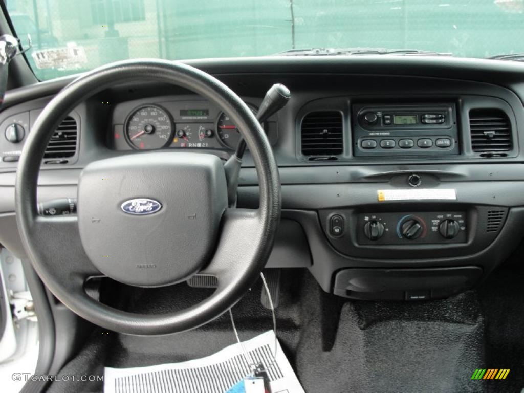 2007 Ford Crown Victoria Police Interceptor Charcoal Black Dashboard Photo #46816926