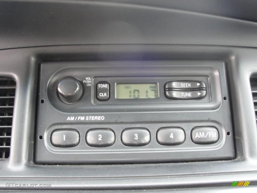 2007 Ford Crown Victoria Police Interceptor Controls Photo #46816956