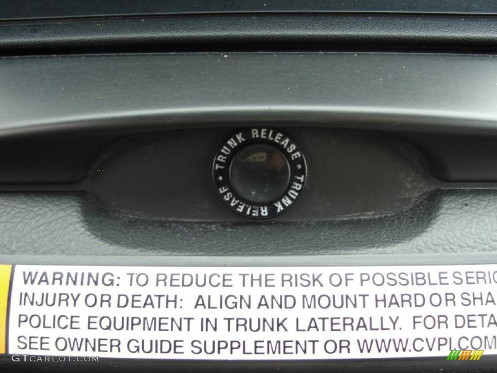 2007 Ford Crown Victoria Police Interceptor Controls Photo #46817679