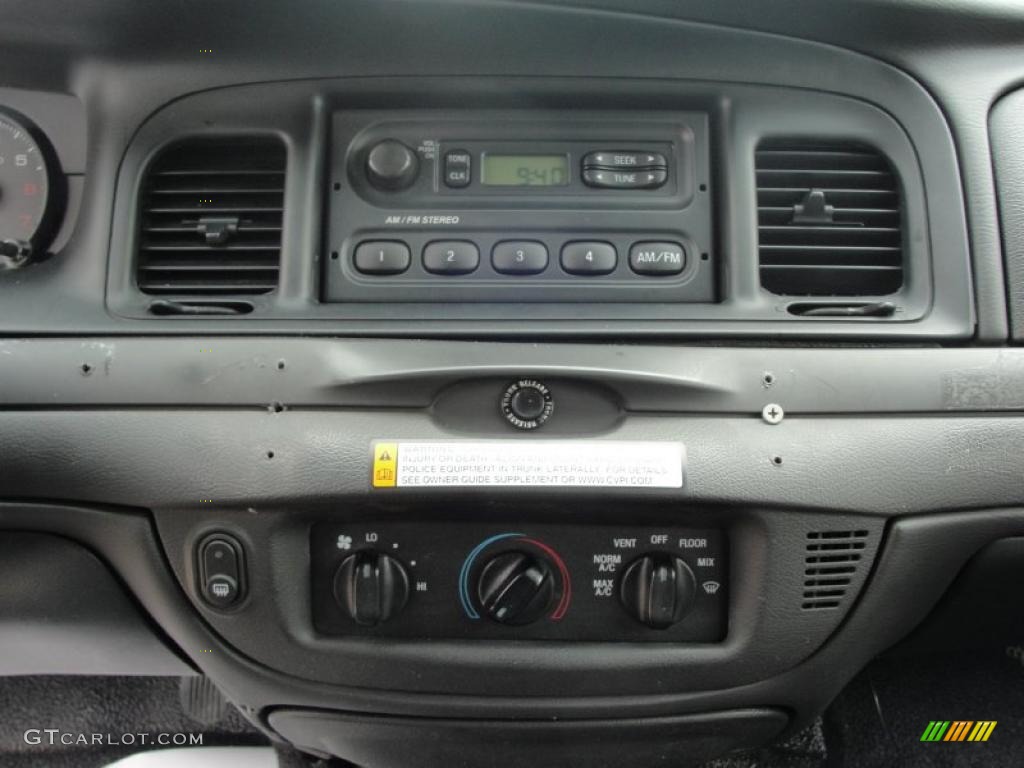 2008 Ford Crown Victoria Police Interceptor Controls Photo #46818429