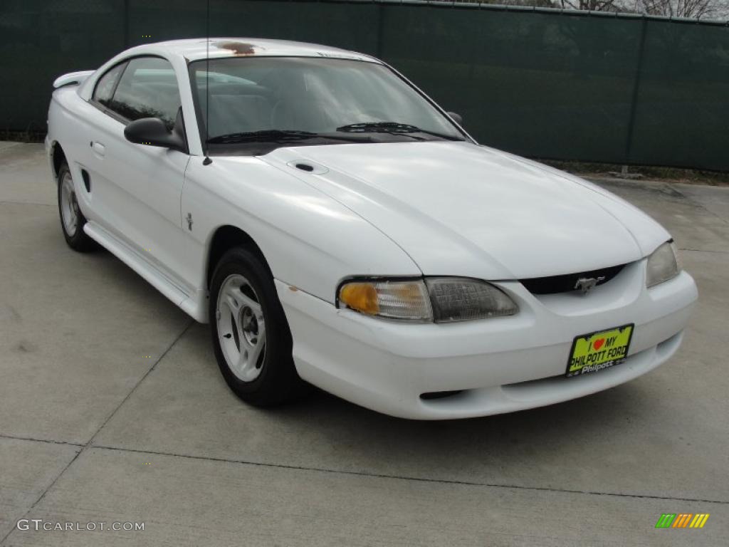 1996 Mustang V6 Coupe - Crystal White / Medium Graphite photo #1