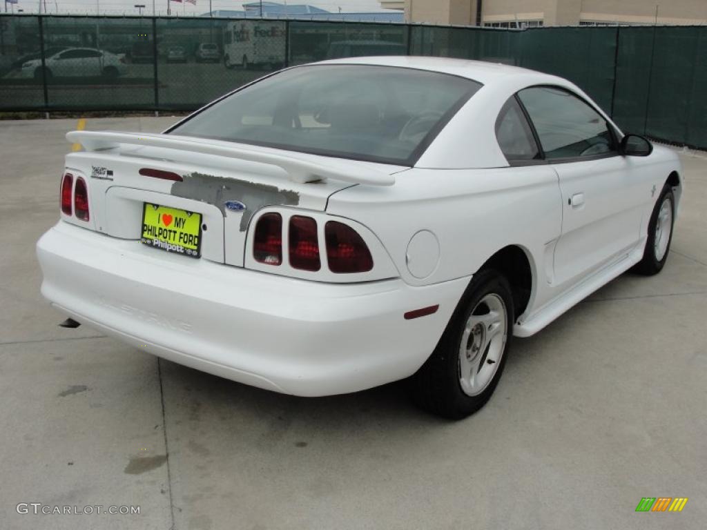 1996 Mustang V6 Coupe - Crystal White / Medium Graphite photo #3