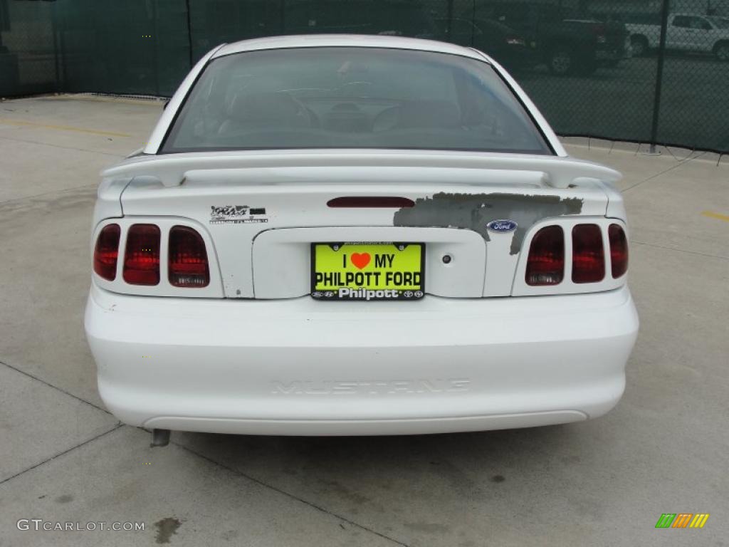 1996 Mustang V6 Coupe - Crystal White / Medium Graphite photo #4