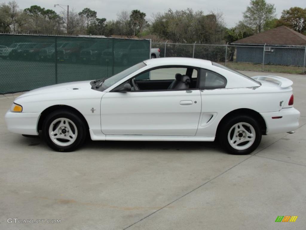 1996 Mustang V6 Coupe - Crystal White / Medium Graphite photo #6