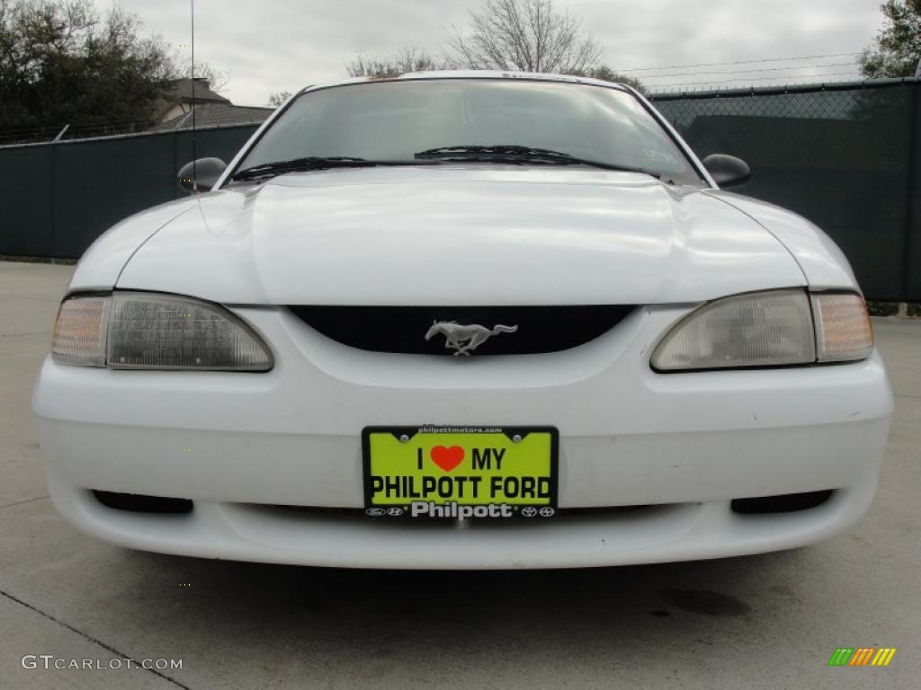 1996 Mustang V6 Coupe - Crystal White / Medium Graphite photo #9