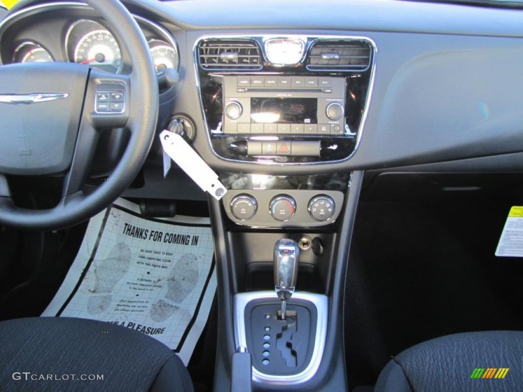 2011 Chrysler 200 LX Controls Photo #46820607