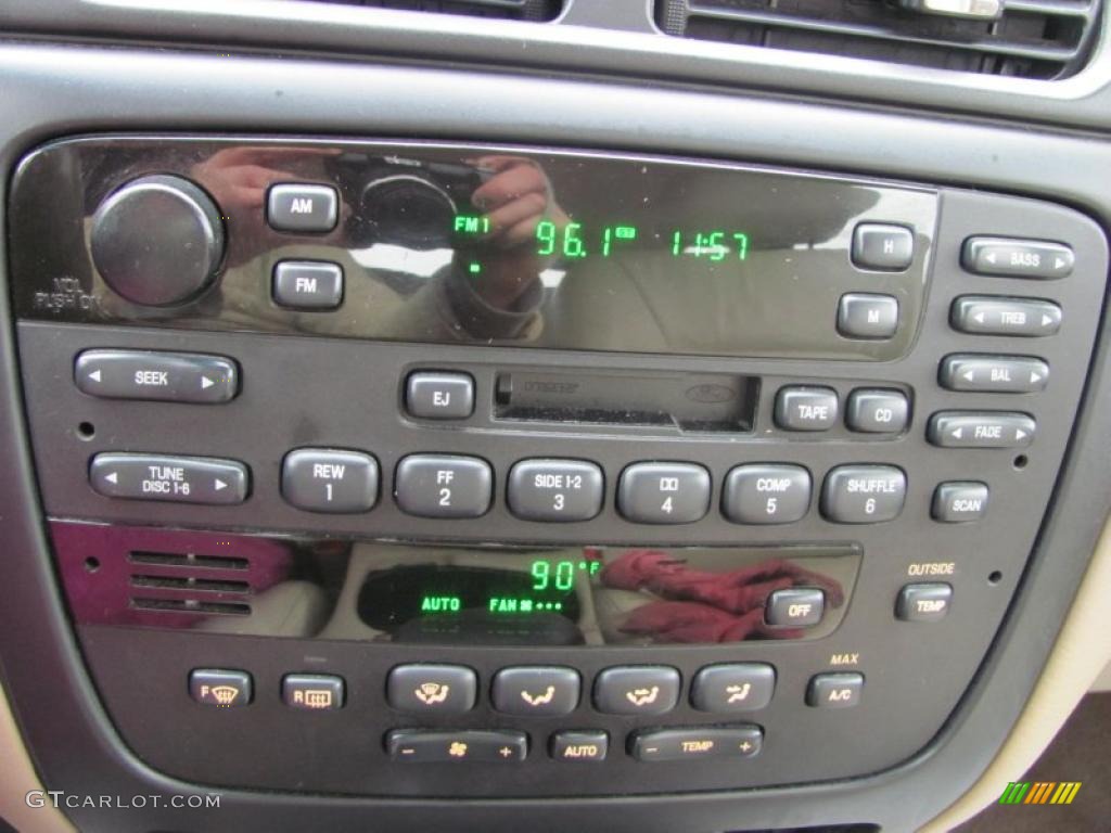 2002 Ford Taurus SEL Wagon Controls Photo #46820802